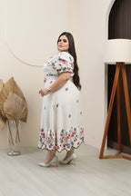 Vestido Midi Plus Size em Linho com Cinto Forrado e Botões no Busto