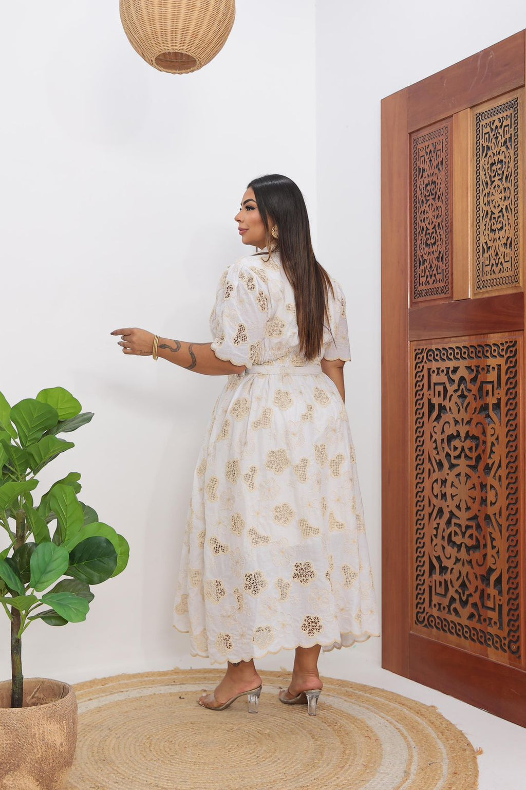 Vestido Plus Size Guipir com Cinto Forrado em Laise Bordado
