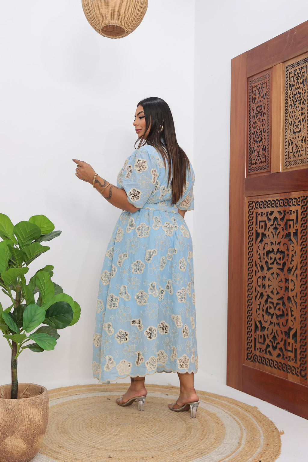 Vestido Plus Size Guipir com Cinto Forrado em Laise Bordado