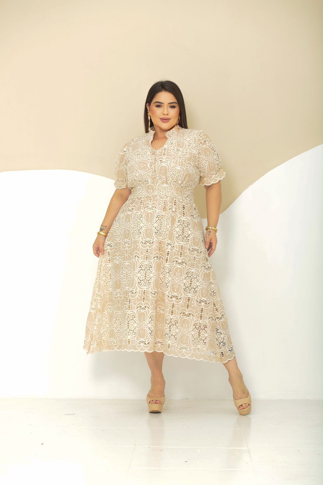 Vestido Midi Plus Size com Botões no Busto – Tecido Rechilieu