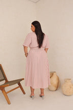 Chamise Plus Size Listrado com Cinto Forrado e Bolsos – Tecido Linho