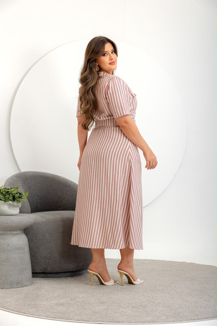 Chemise Listrada com Cinto, Bolsos e Forro - Tecido Linho
