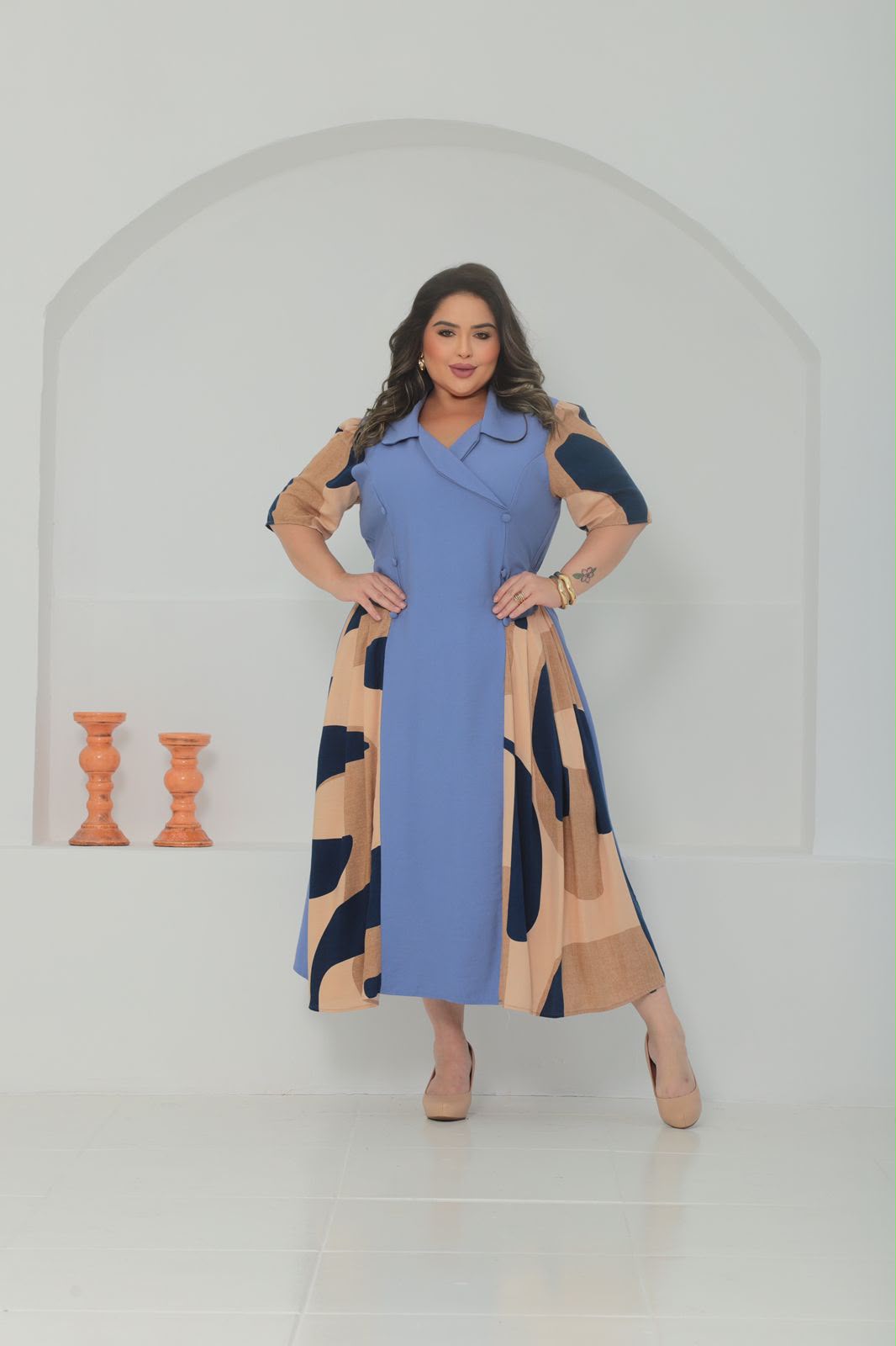 Vestido Midi Plus Size Bicolor Estampado - Tecido Sensorial