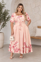 Vestido Plus Size com Regulagem na Cintura - Tecido Jacquard