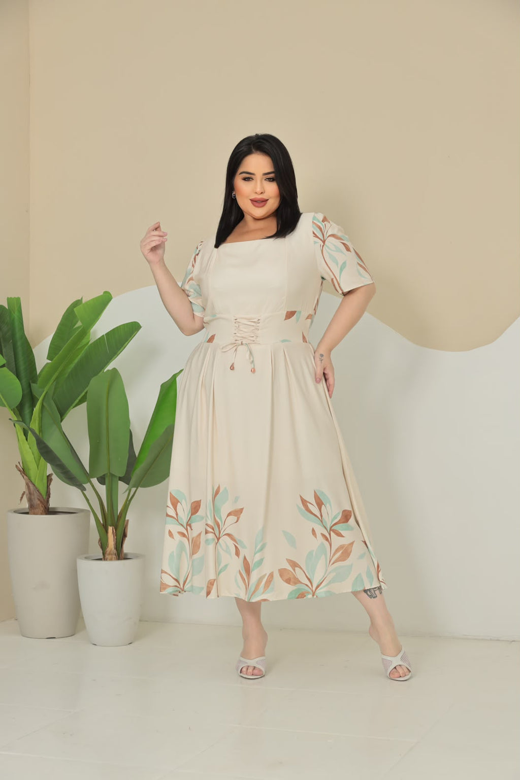Vestido Plus Size com Regulagem na Cintura - Tecido Jacquard