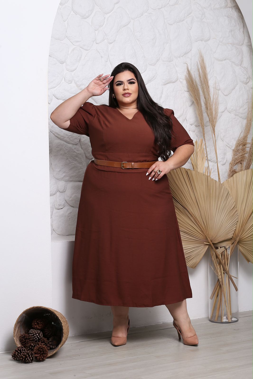 Vestido Midi Plus Size com Cinto - Tecido Sensorial
