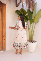 Vestido Midi Plus Size com Detalhes no Busto e Cinto - Linho Bordado