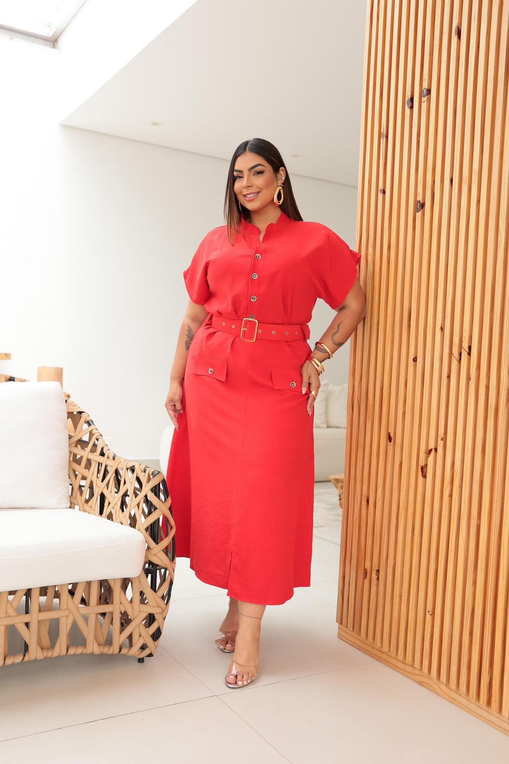 Vestido Midi Plus Size com Bolsos Frontais e Cinto - Tecido Sensorial