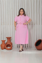 Vestido Midi Plus Size com Bolsos Frontais e Cinto - Tecido Sensorial
